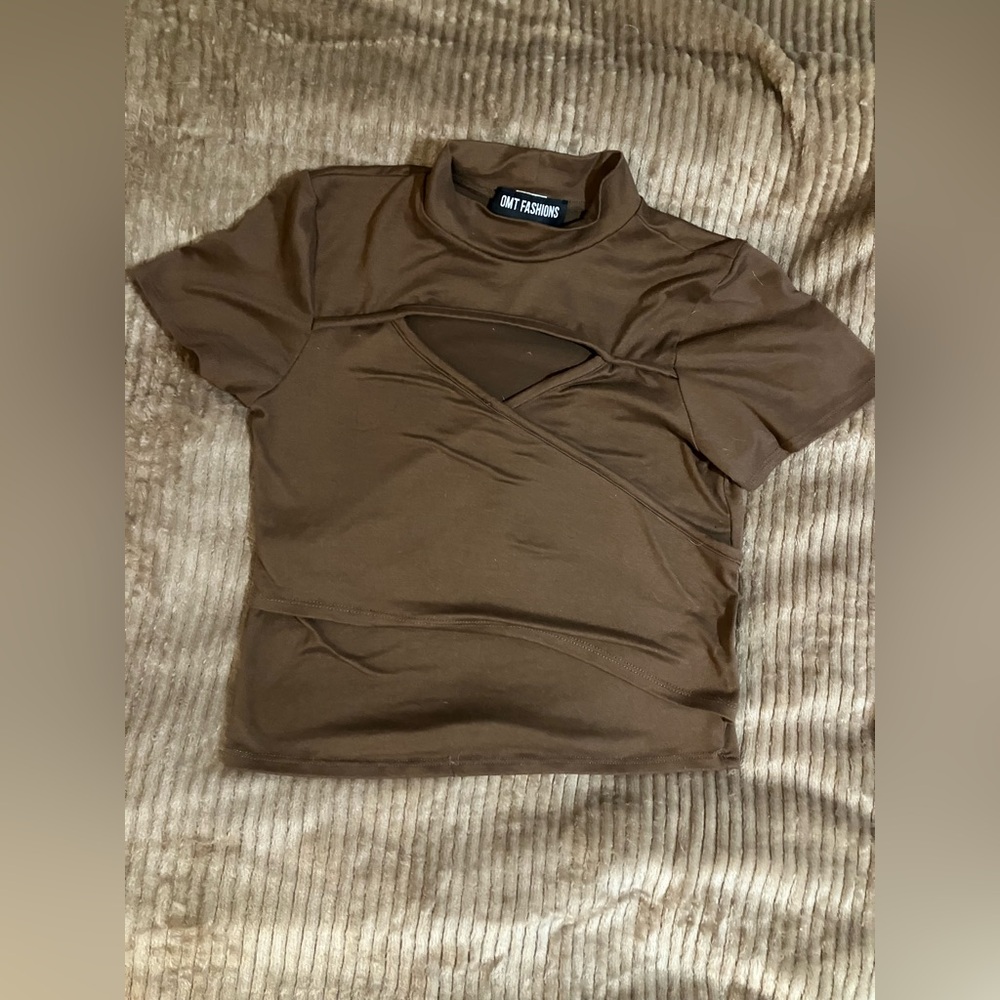 OMT fashions brown crop top size medium like new picture don’t do justice!